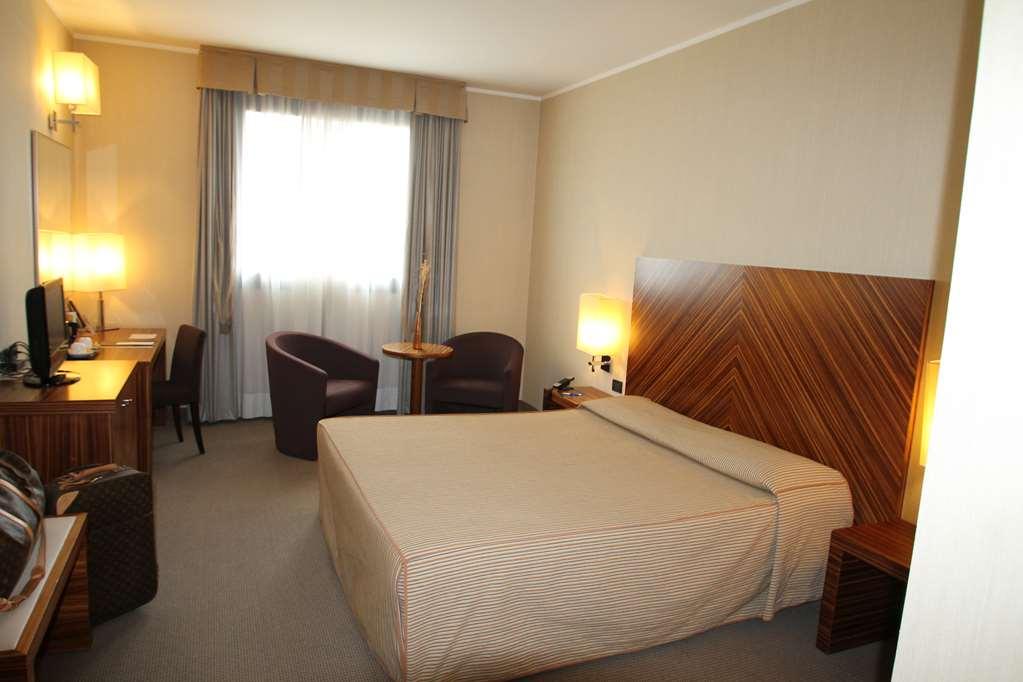 Mh Hotel Piacenza Fiera Habitación foto